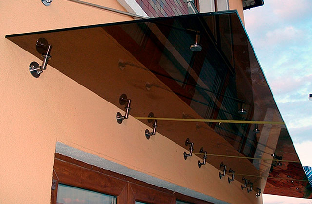 Стеклянные козырьки