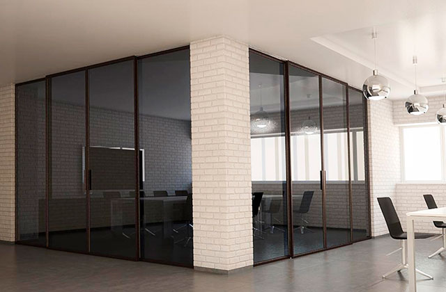 Стеклянные перегородки и витражи